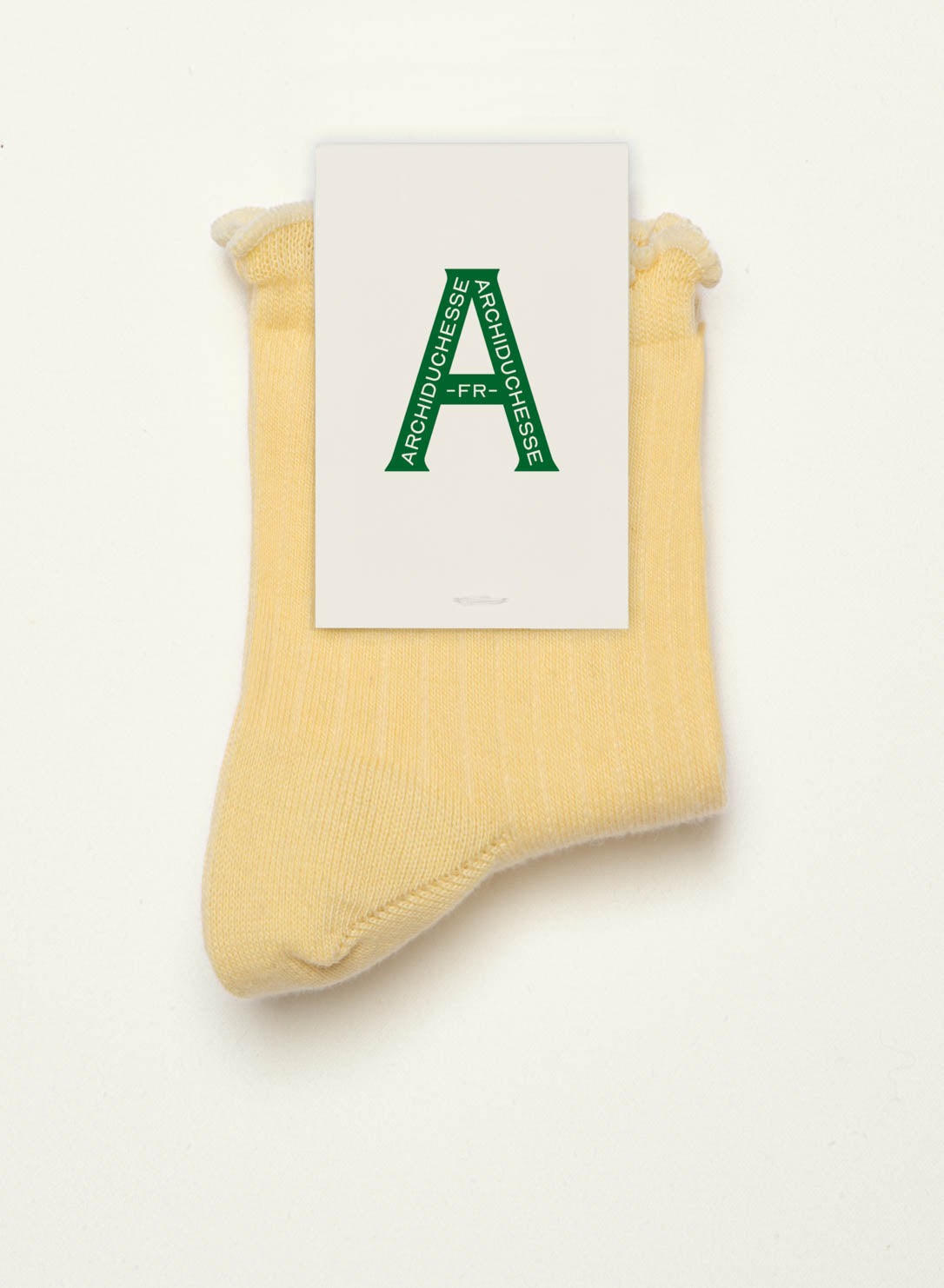 archiduchesse-collerettes-bouton-d-or-chaussettes-courtes-jaunes image 3