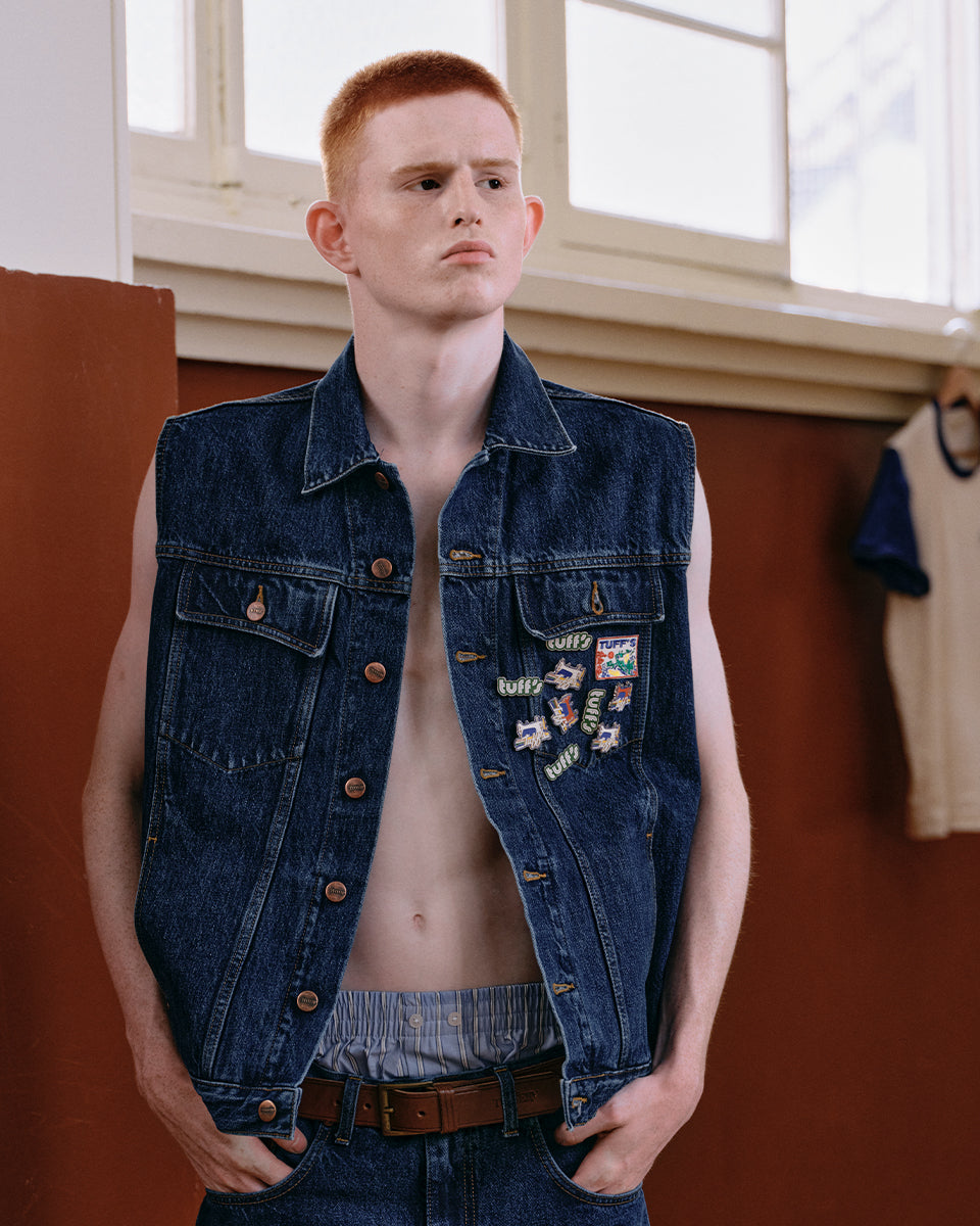 atelier-tuffery-blouson-sans-manches-homme-en-jean-brut image 2