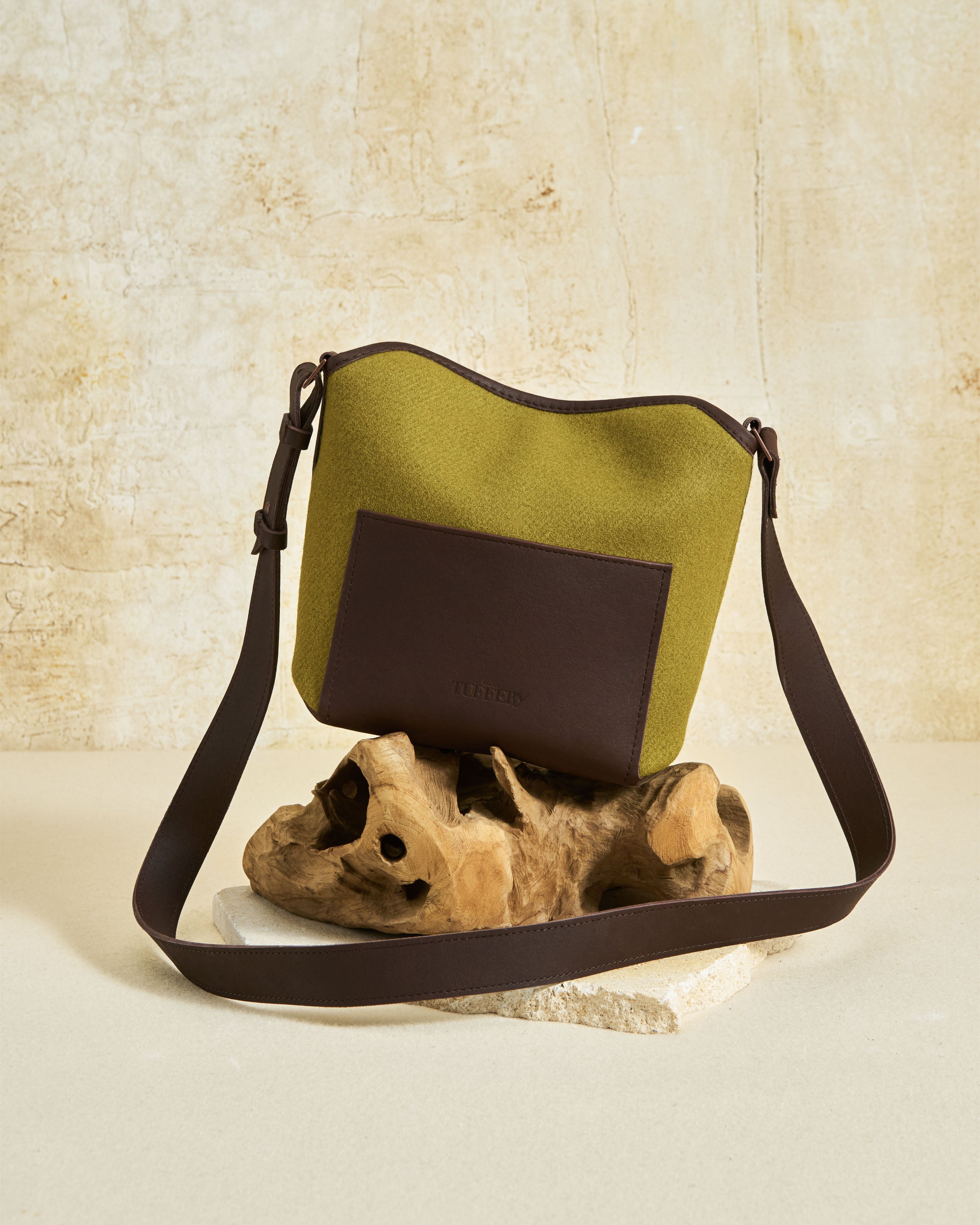 atelier-tuffery-sac-bandouli-re-olive-laine-fran-aise-et-cuir image 2