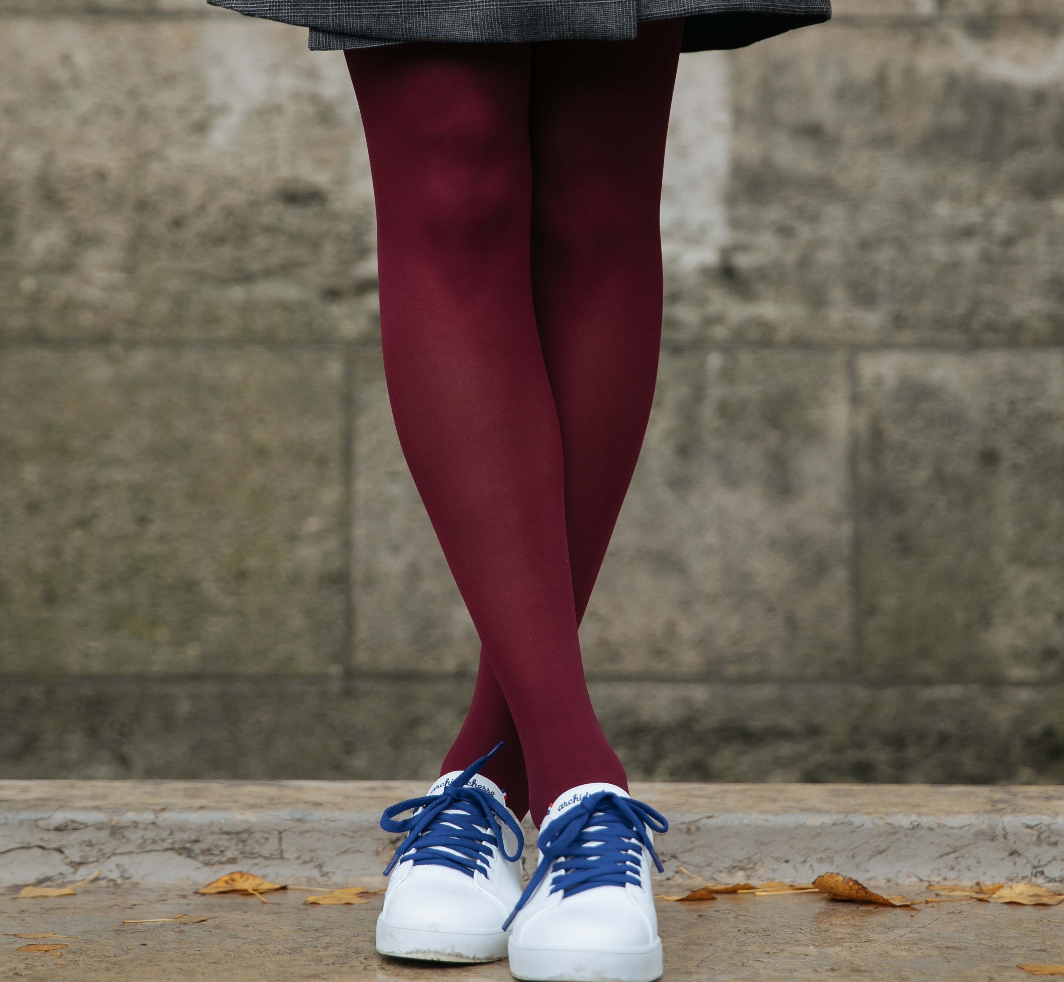 archiduchesse-brigitte-bordeaux-collant-40-deniers-semi-opaque-rouge image 2