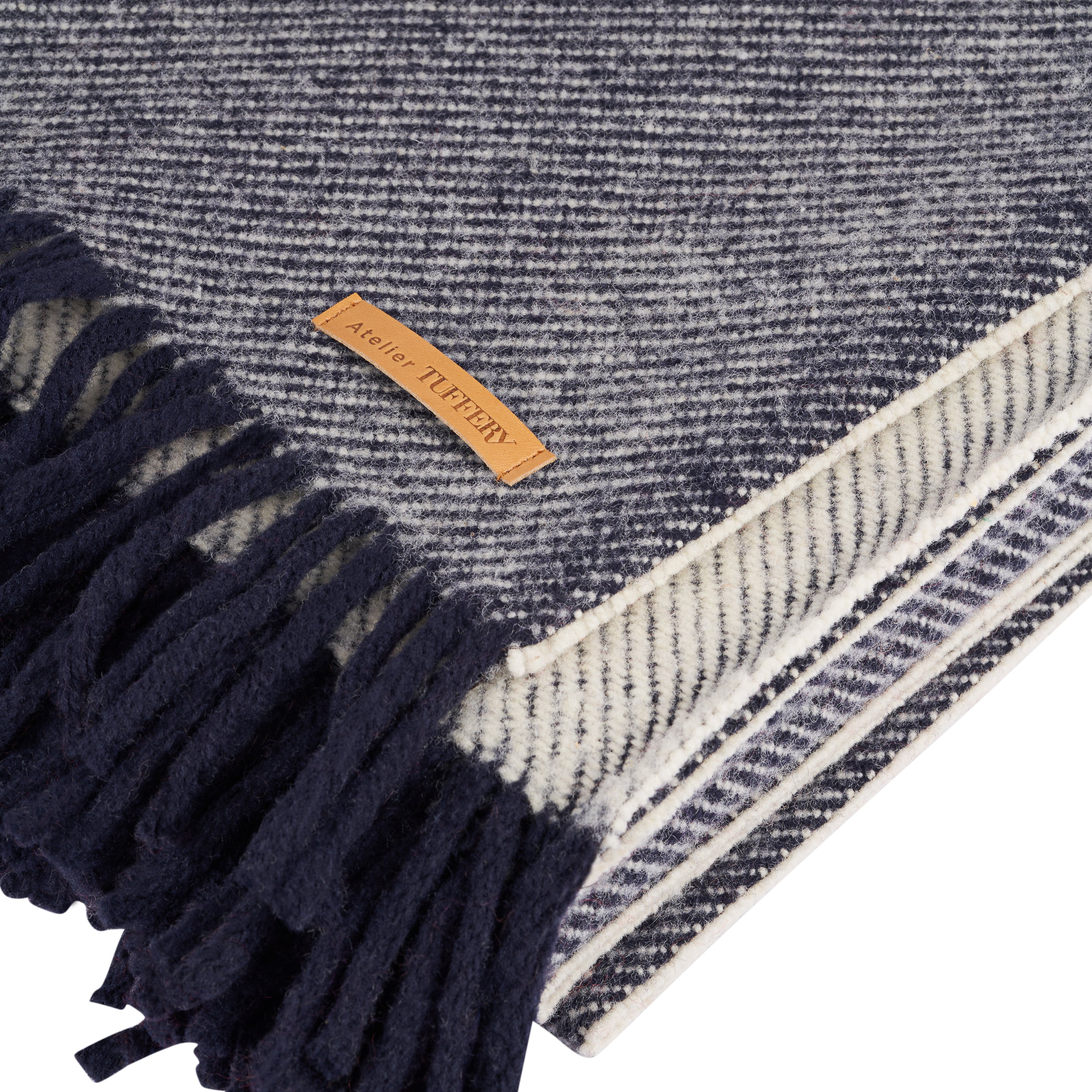 atelier-tuffery-plaid-en-laine-naturelle-de-loz-re-motif-serg image 2