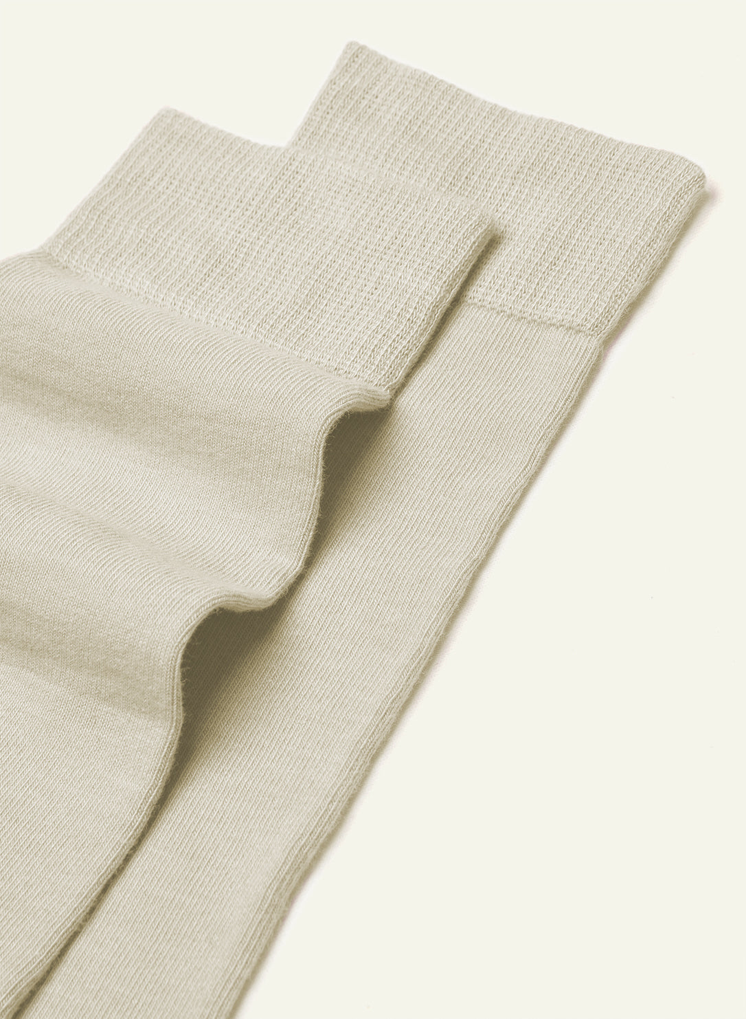 archiduchesse-de-ville-beige-bout-ficelle-chaussettes-mi-mollet image 3