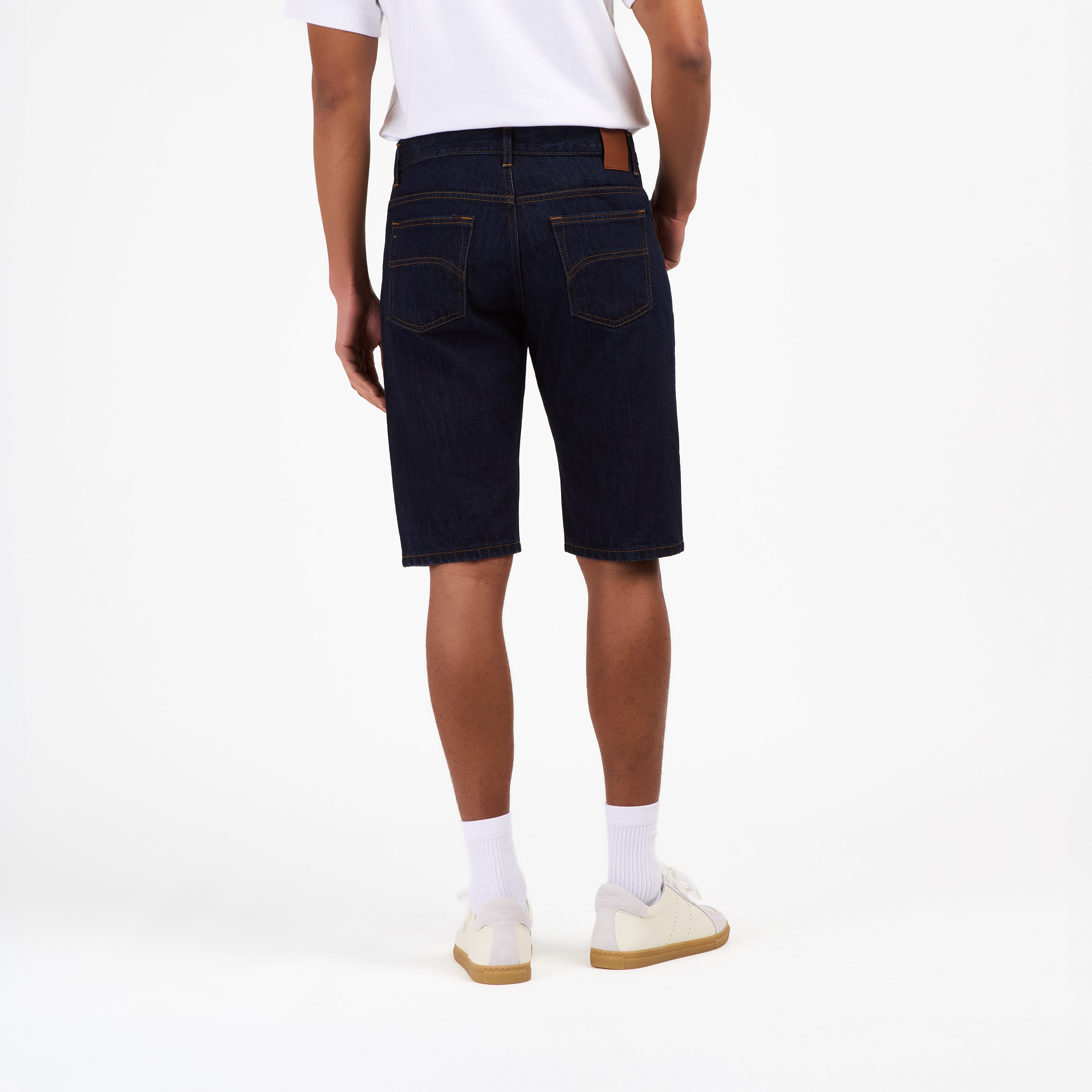 atelier-tuffery-marius-short-homme-en-jean-brut-coupe-droite-genou image 5