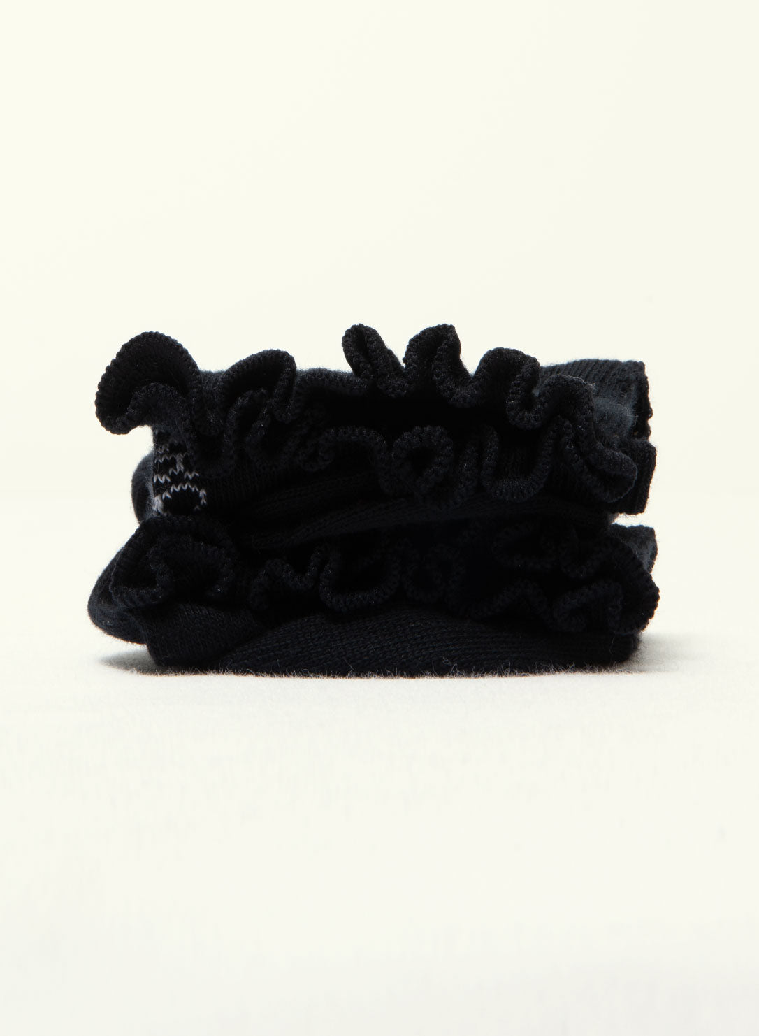 archiduchesse-collerettes-noir-r-glisse-chaussettes-courtes-ajour-es-noires image 1