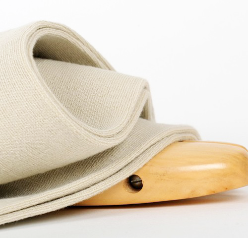 archiduchesse-de-ville-beige-bout-ficelle-chaussettes-mi-mollet image 7