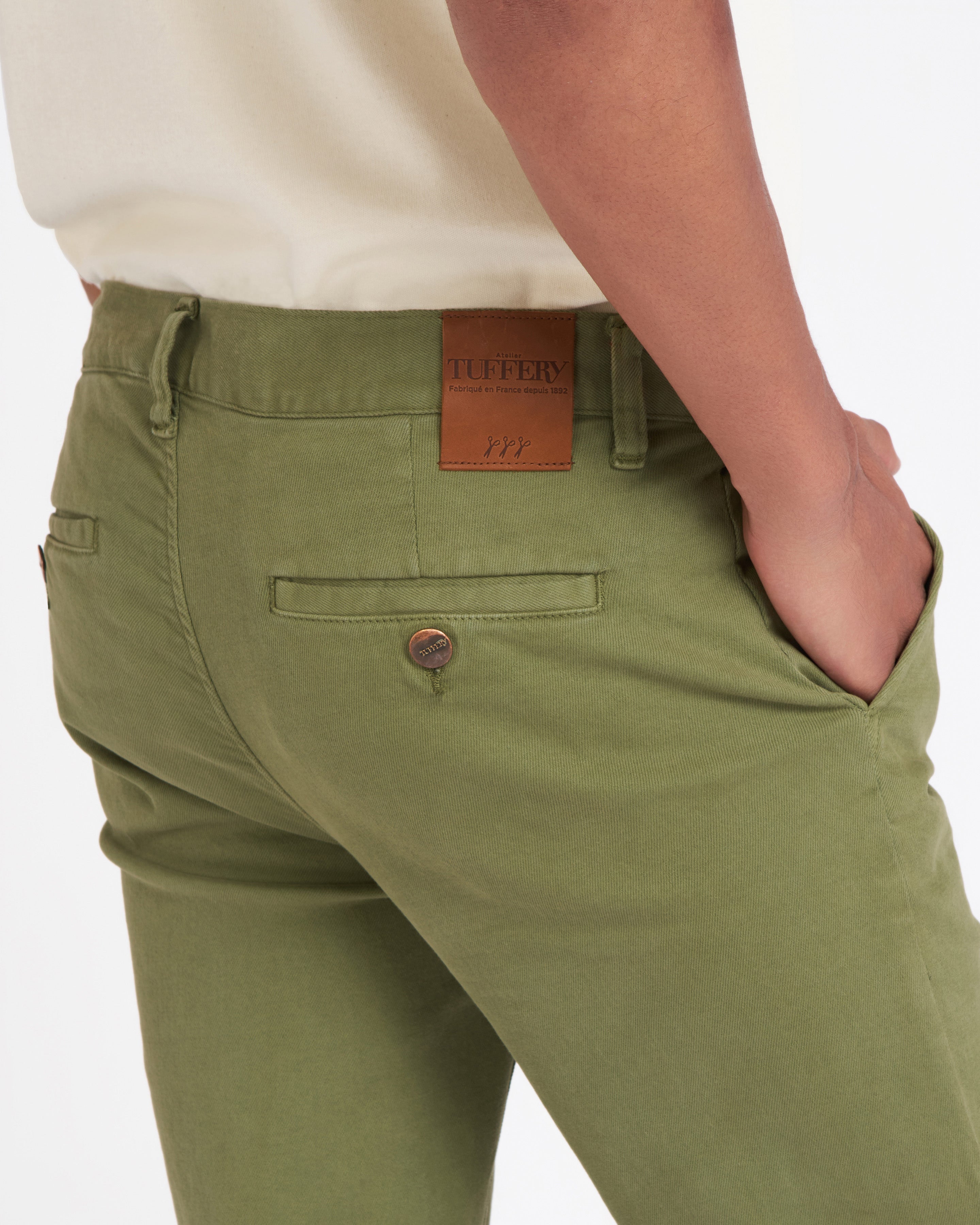 atelier-tuffery-chino-ernest-droit-ajust-kaki-coton-homme image 5