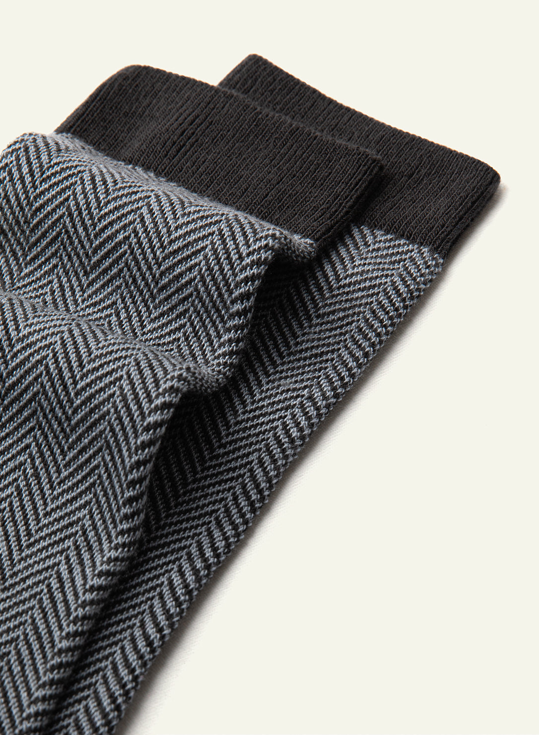 archiduchesse-chevronn-e-grise-chaussettes-fantaisie-mi-mollet-gris image 4