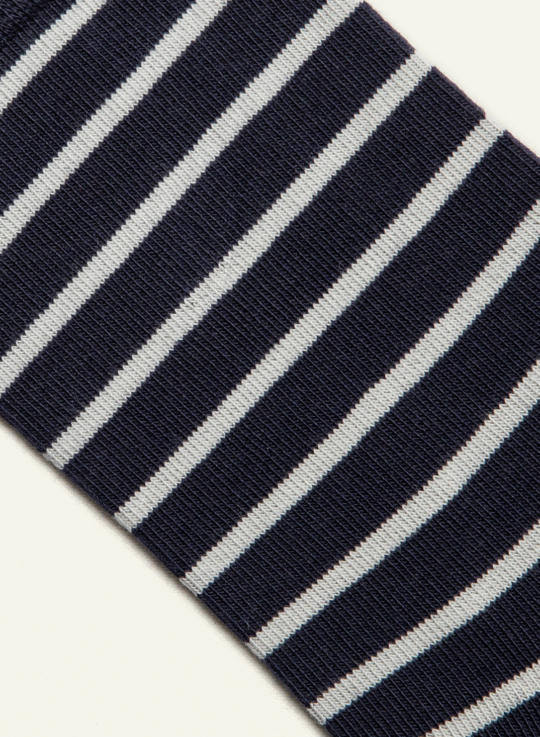archiduchesse-courte-b-nodet-bleue-chaussettes-fantaisie-marini-re image 4