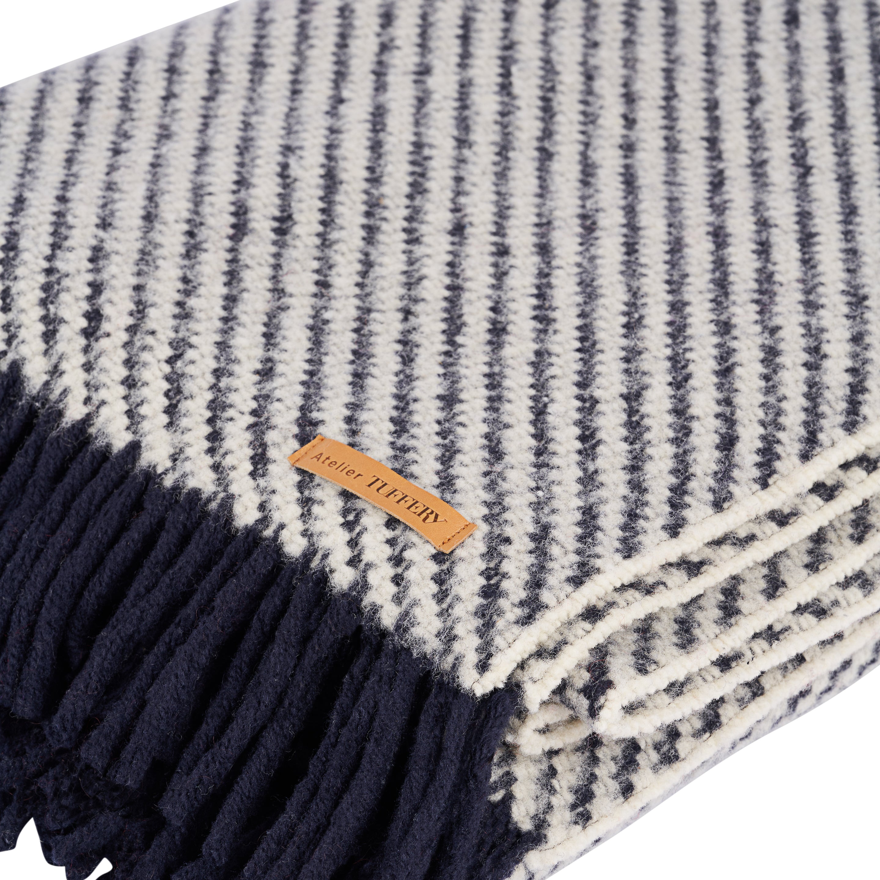 atelier-tuffery-plaid-laine-naturelle-de-loz-re-motif-diagonale-armur image 2