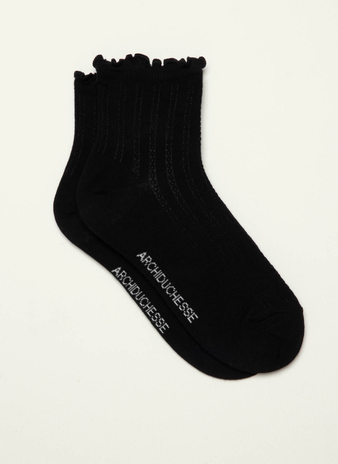 archiduchesse-collerettes-noir-r-glisse-chaussettes-courtes-ajour-es-noires image 2