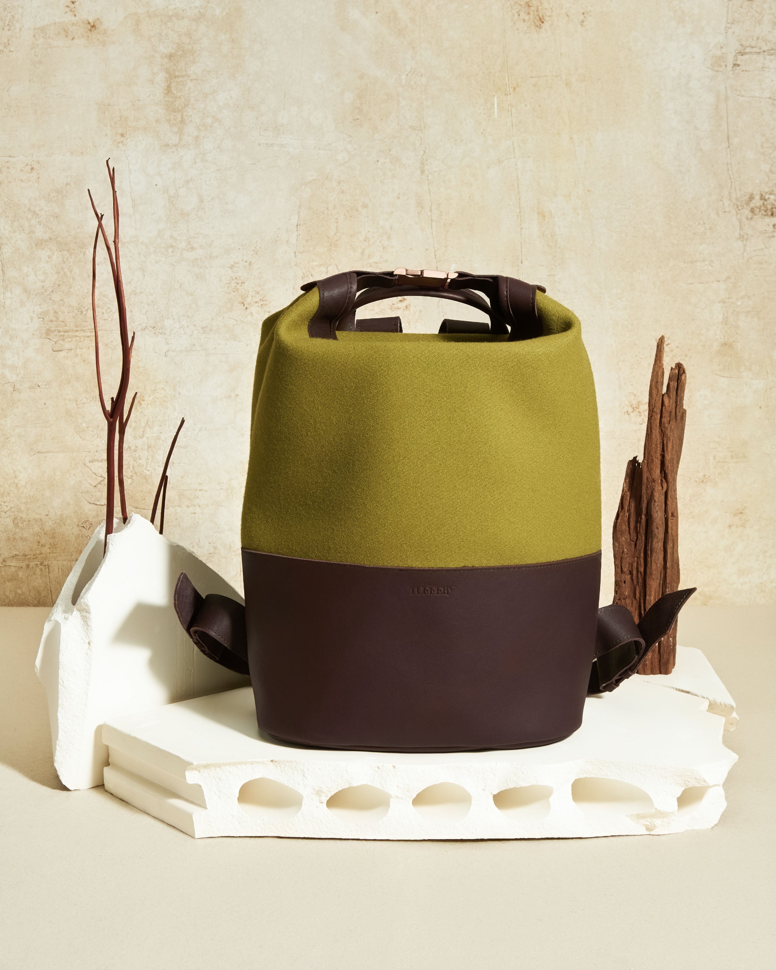 atelier-tuffery-sac-dos-causses-cuir-laine-fran-aise-olive image 2