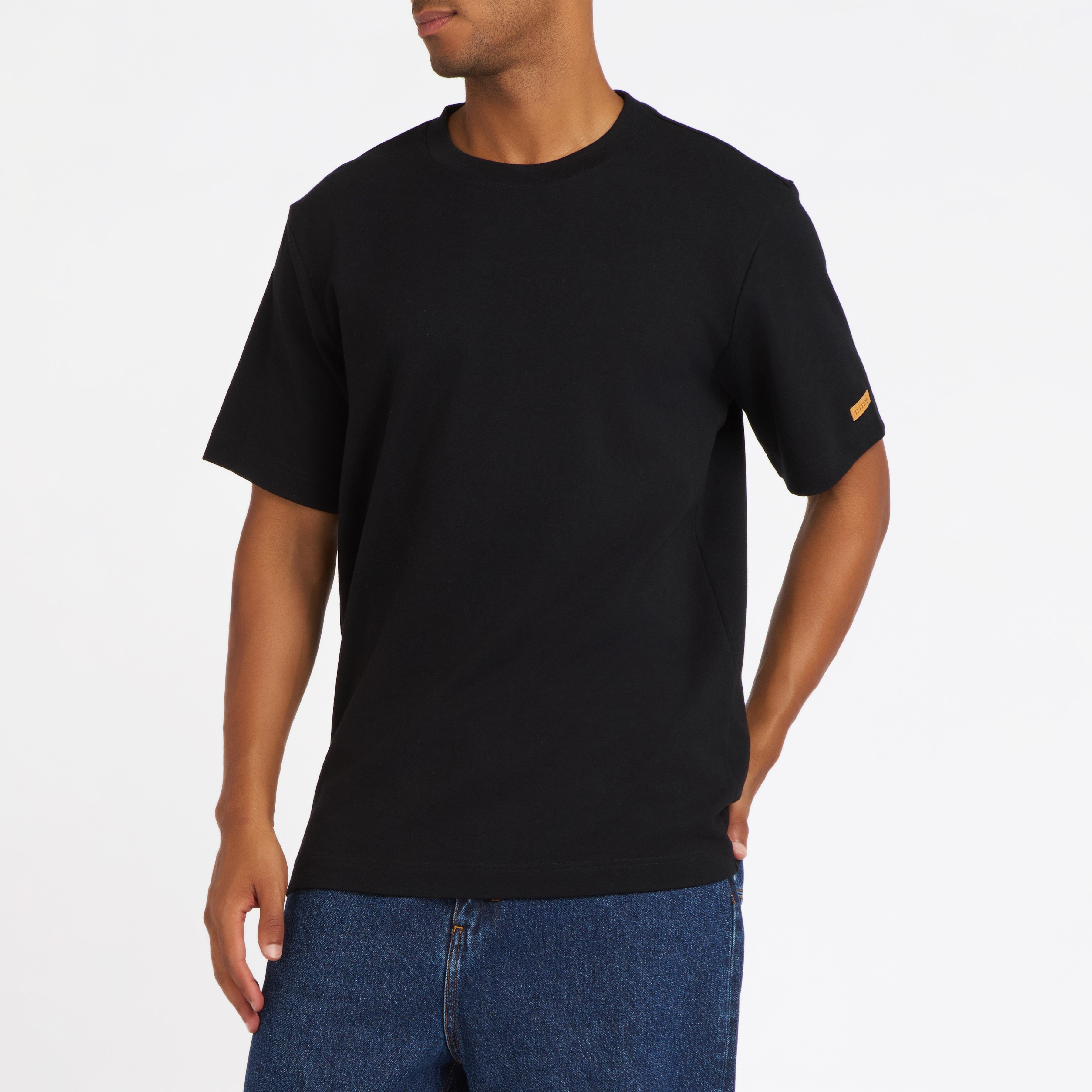 t-shirt-atelier-tuffery-homme-coton-bio-noir-coupe-droite image 4