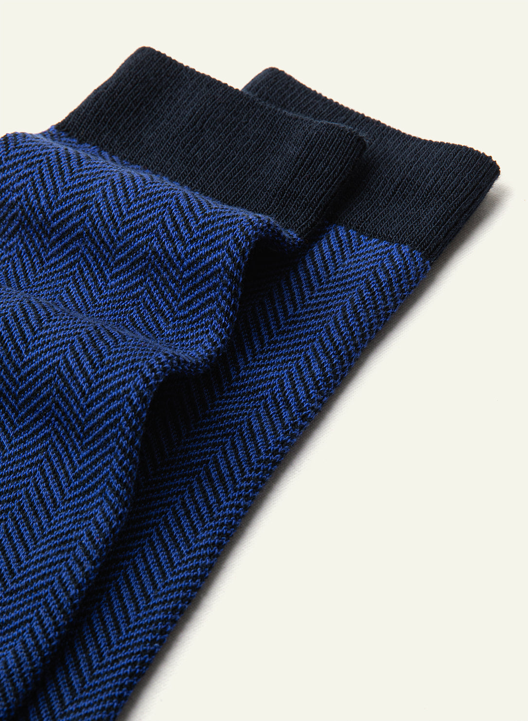 archiduchesse-chevronn-e-bleue-chaussettes-fantaisie-mi-hautes image 4