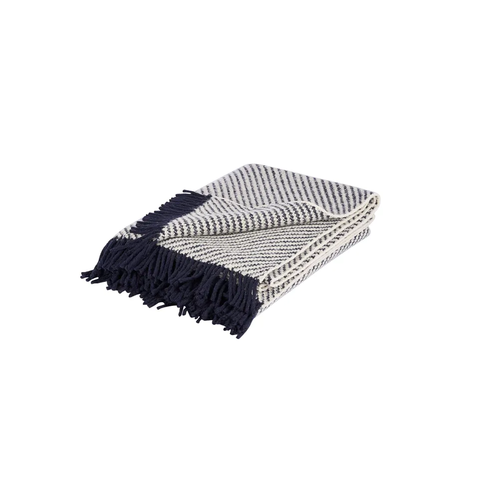 atelier-tuffery-plaid-laine-naturelle-de-loz-re-motif-diagonale-armur image 1