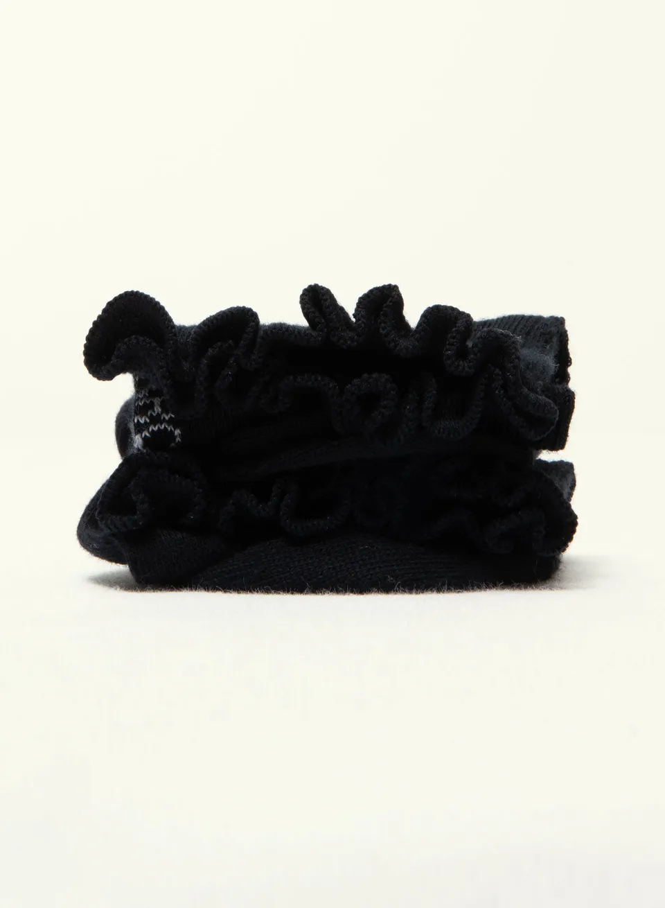 archiduchesse-collerettes-noir-r-glisse-chaussettes-courtes-ajour-es-noires image 1