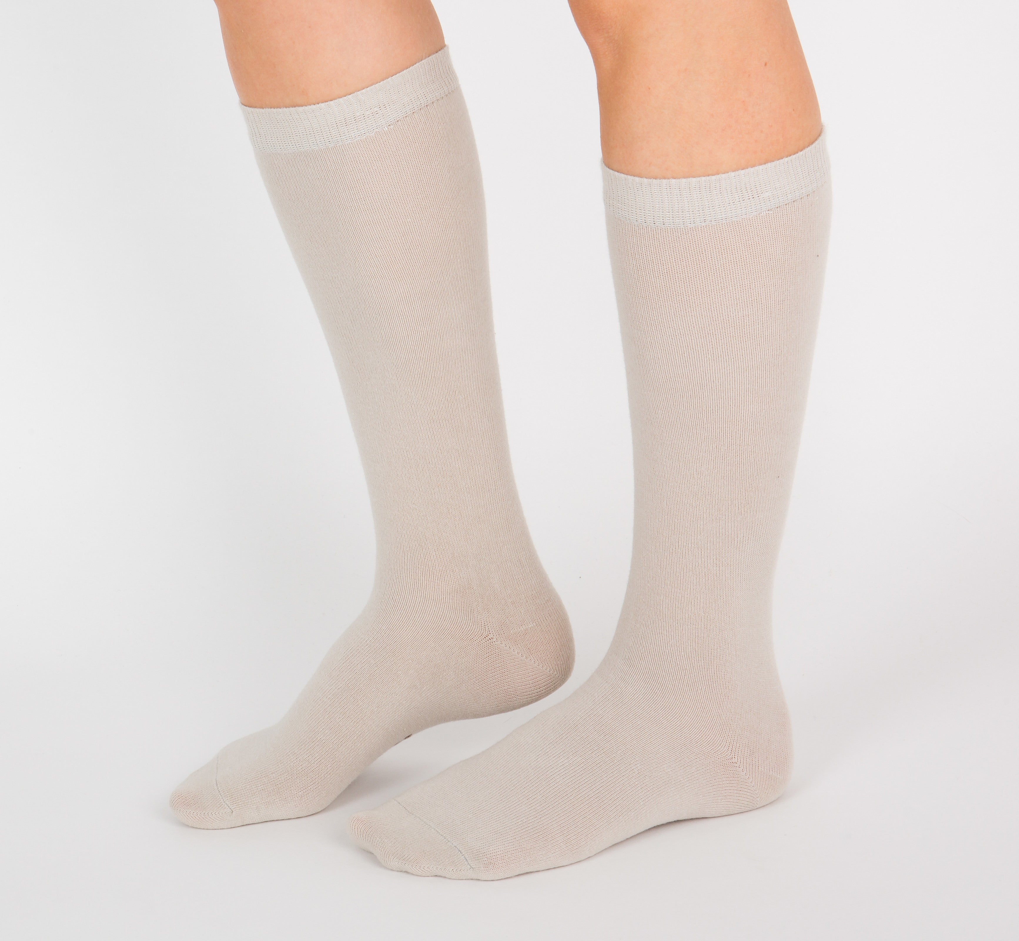 archiduchesse-de-ville-beige-bout-ficelle-chaussettes-mi-mollet image 6