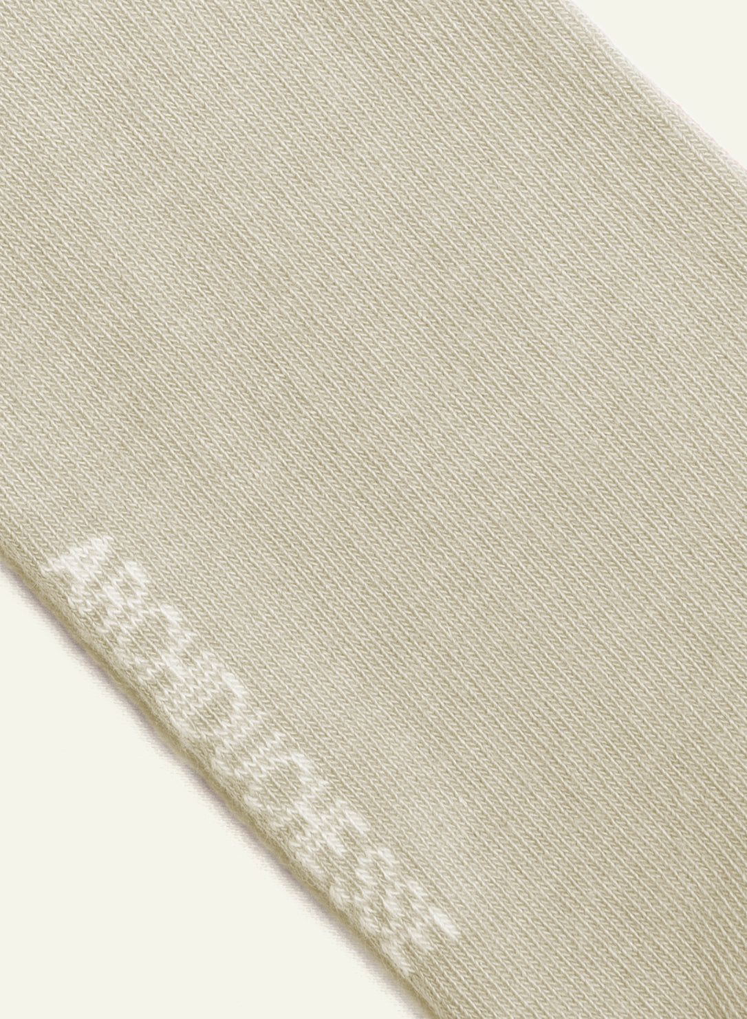archiduchesse-de-ville-beige-bout-ficelle-chaussettes-mi-mollet image 4