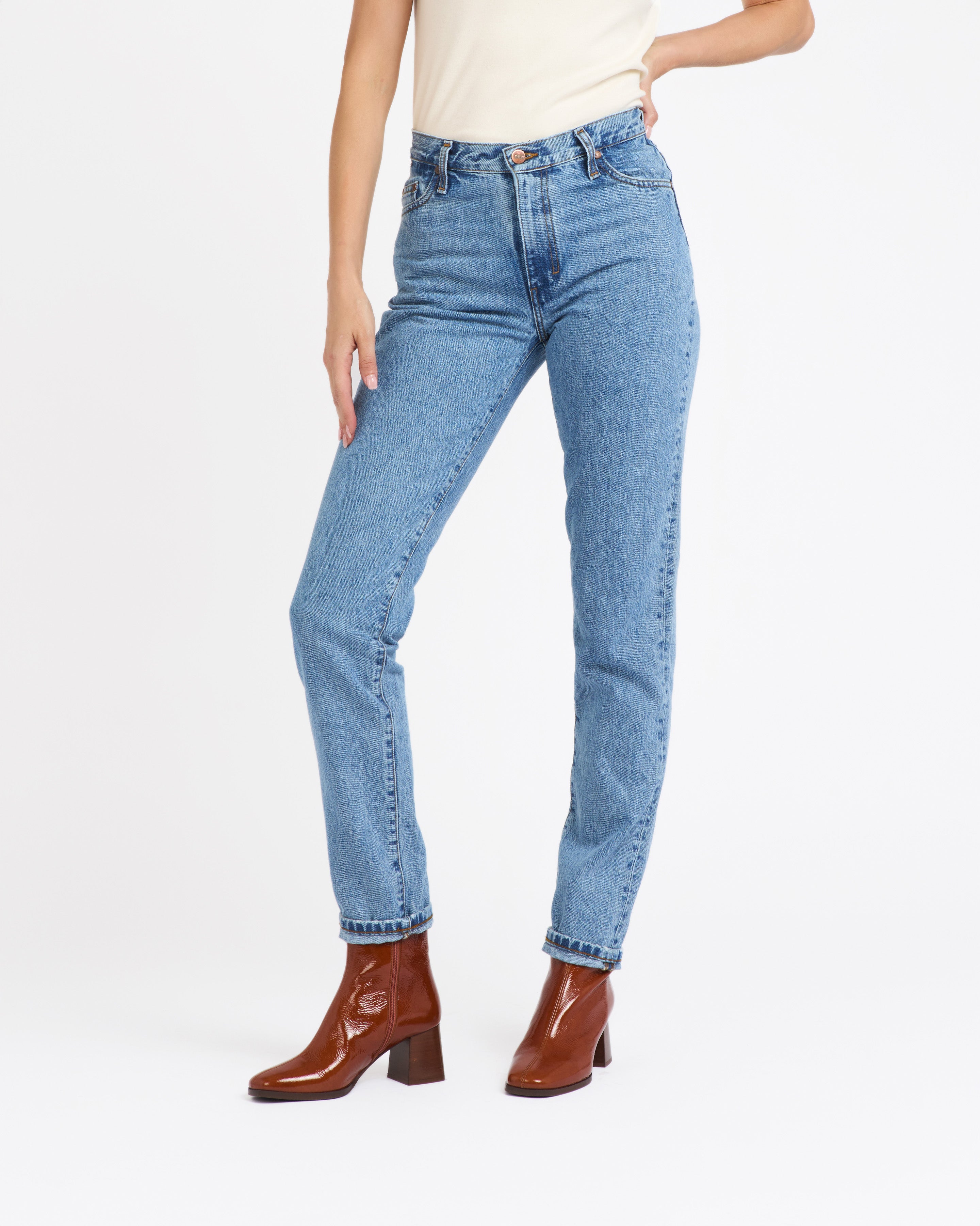 atelier-tuffery-marthe-jean-mom-femme-taille-haute-denim-clair image 2