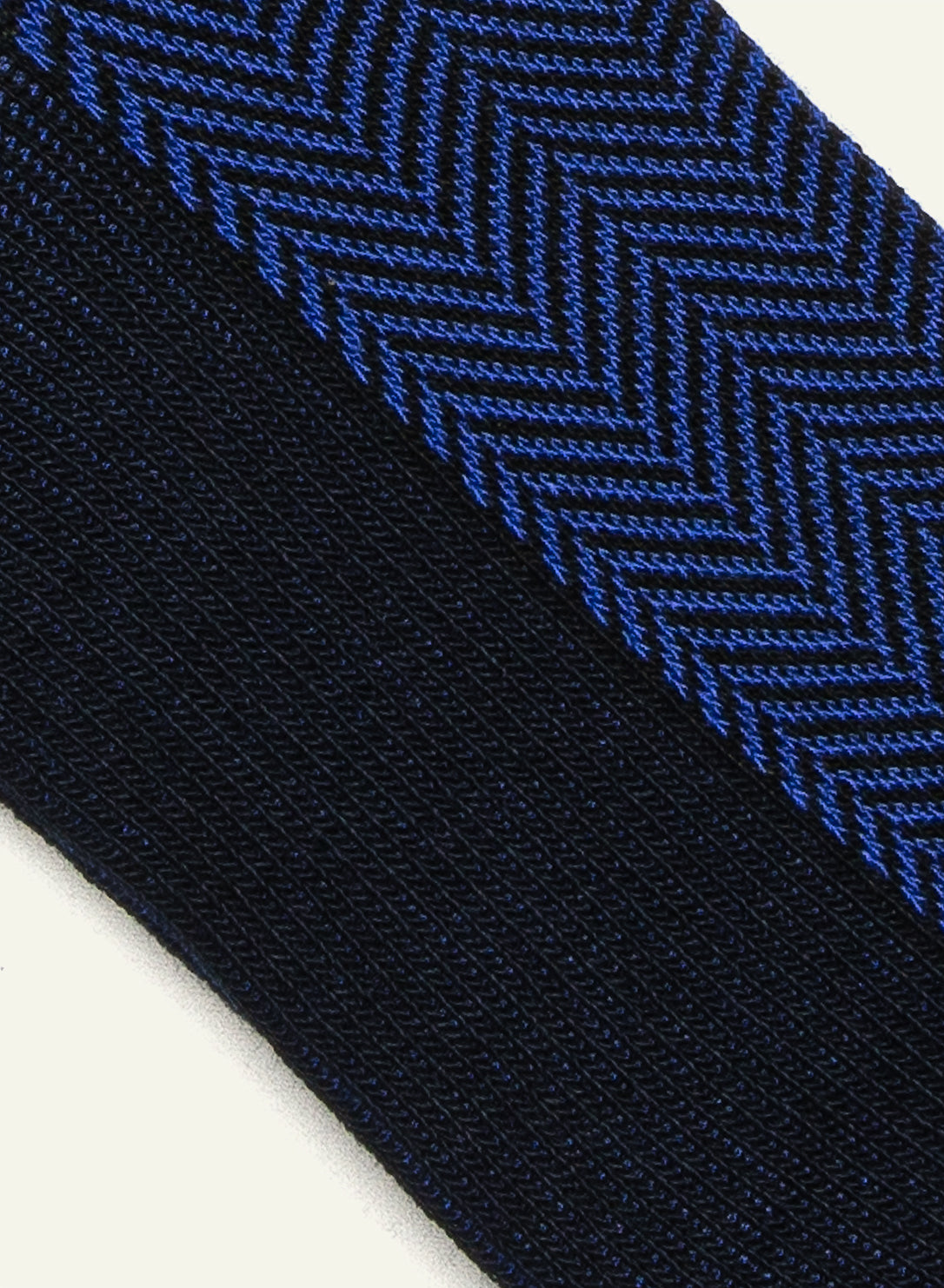 archiduchesse-chevronn-e-bleue-chaussettes-fantaisie-mi-hautes image 5
