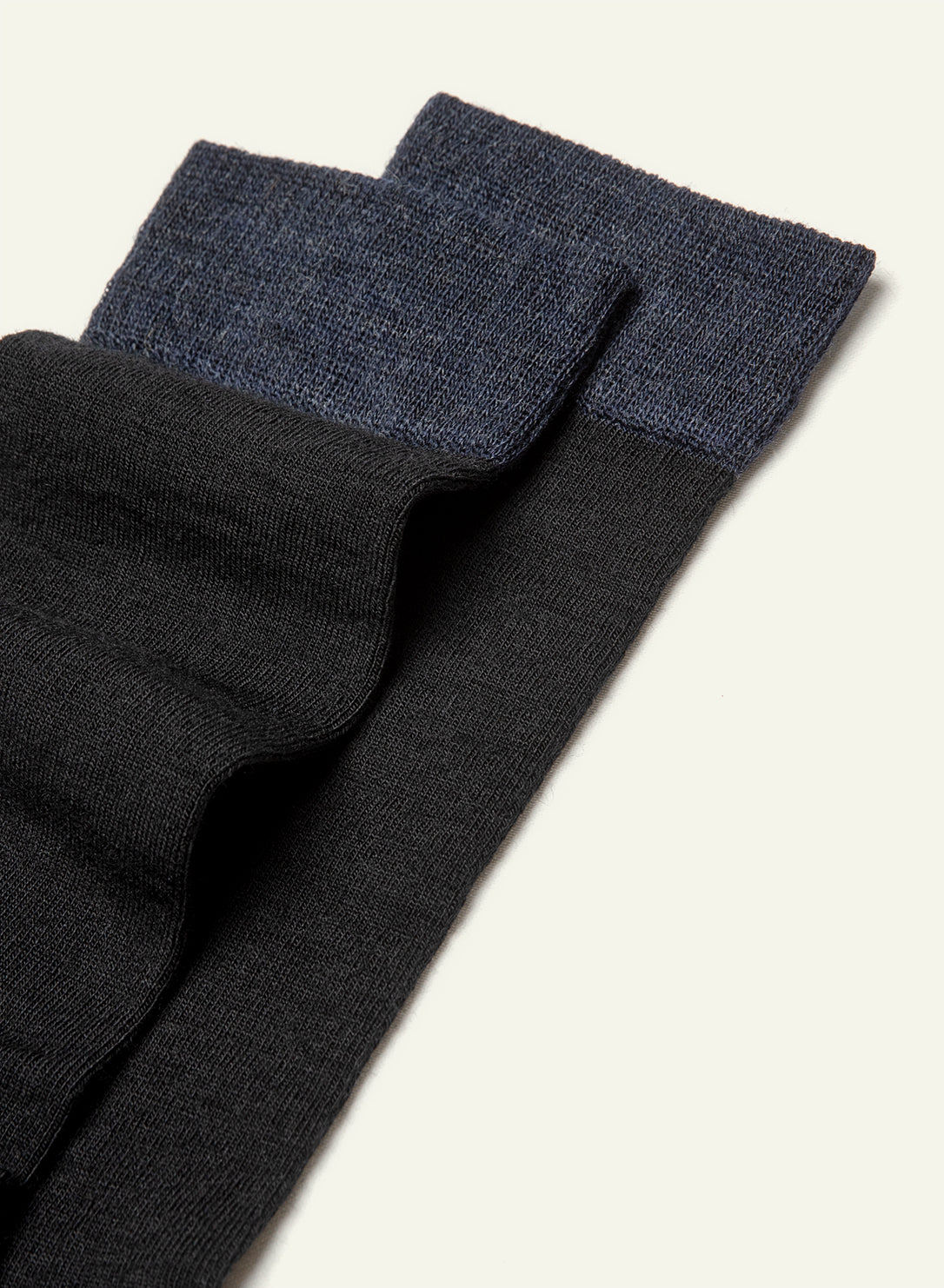 archiduchesse-de-laine-chaussettes-mi-hautes-noir-en-laine-m-rinos image 3
