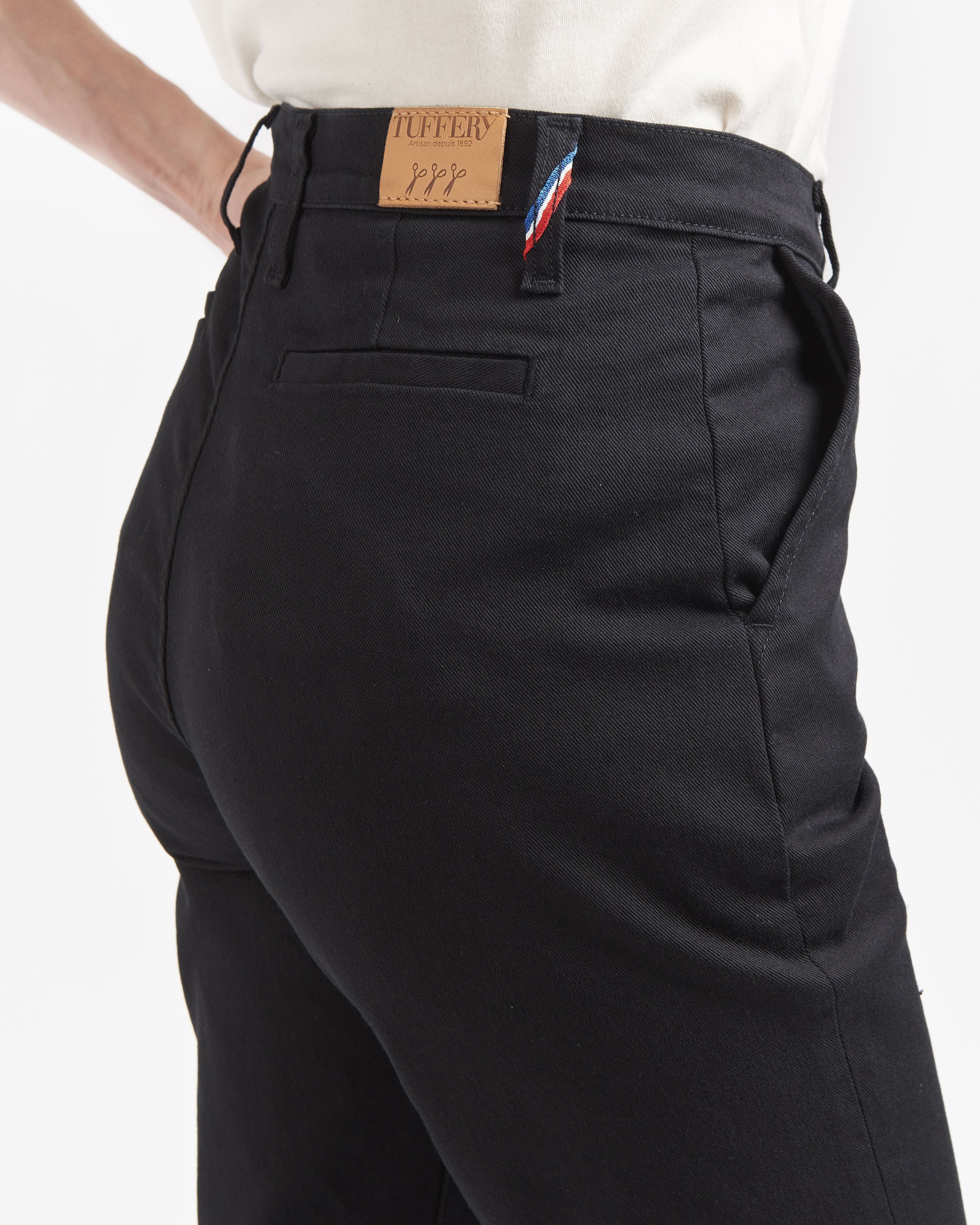 atelier-tuffery-l-onie-chino-femme-ajust-taille-haute-noir image 5