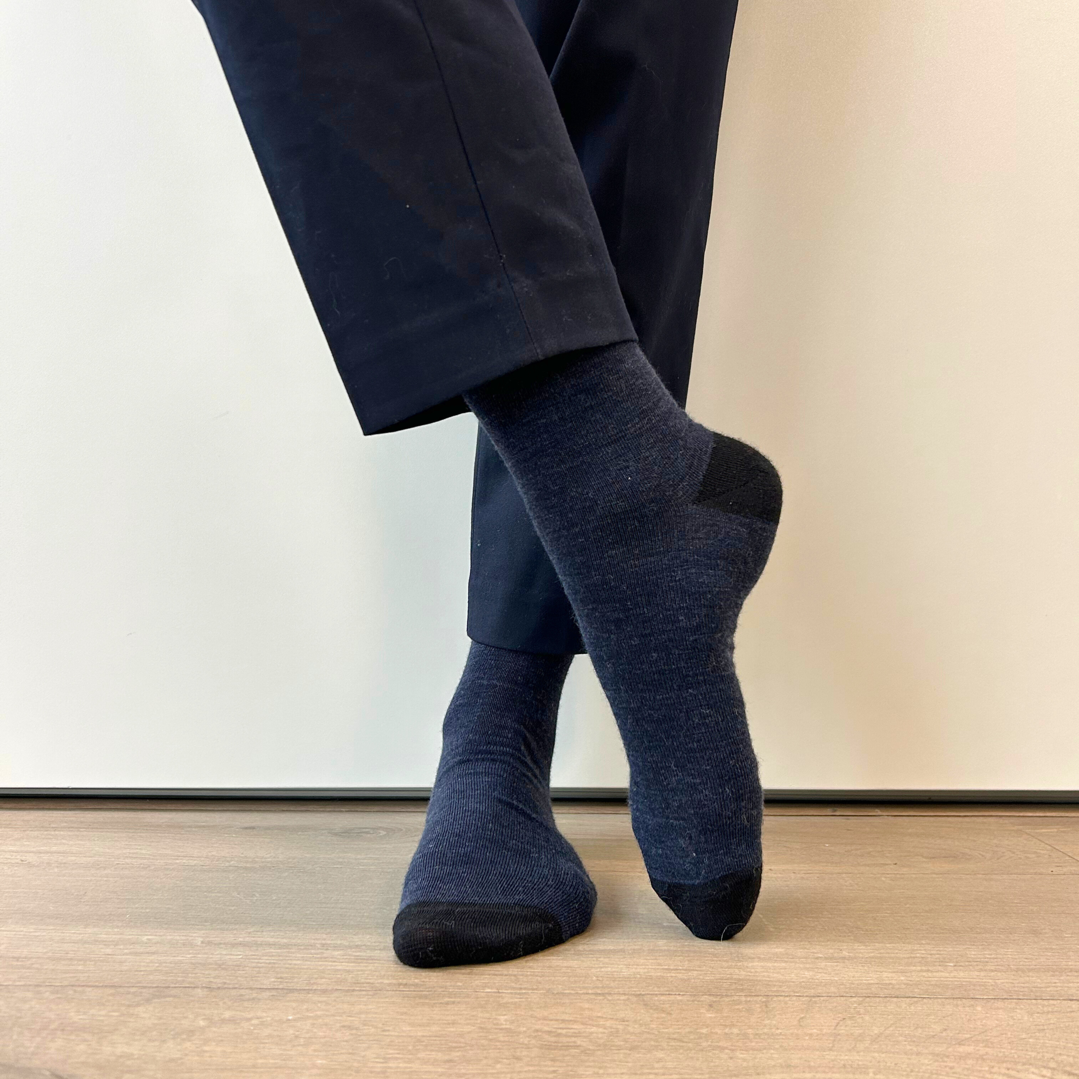 archiduchesse-chaussettes-en-laine-bleu-mi-haute-cocooning image 7