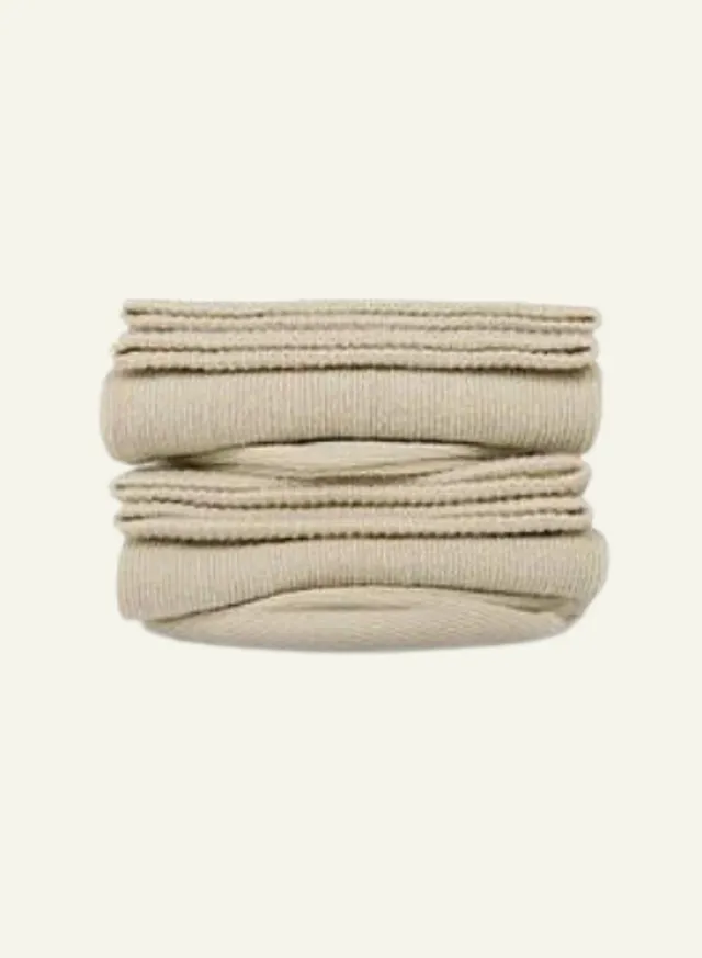 archiduchesse-de-ville-beige-bout-ficelle-chaussettes-mi-mollet image 1