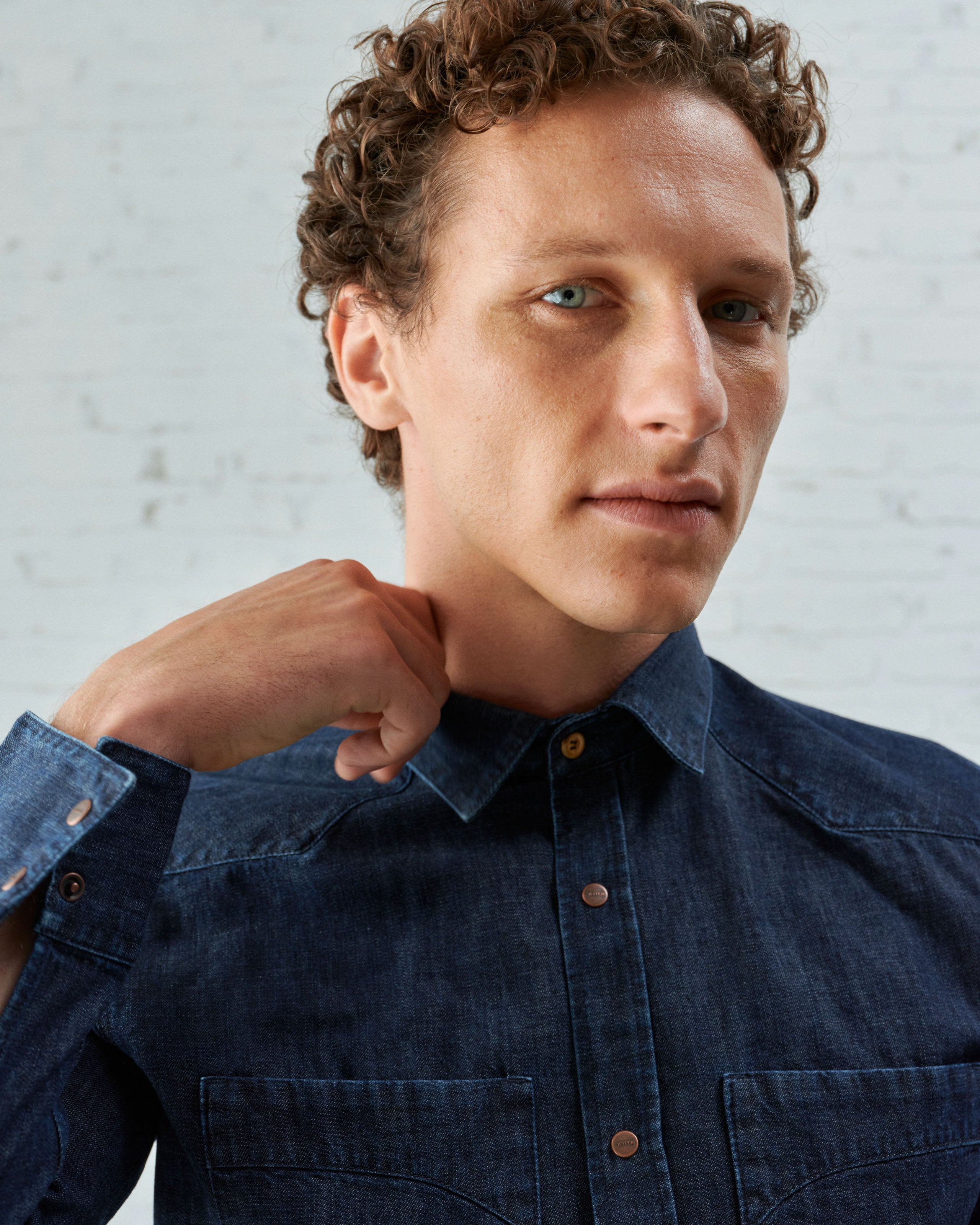 atelier-tuffery-c-vennes-chemise-homme-en-jean-brut-western image 2