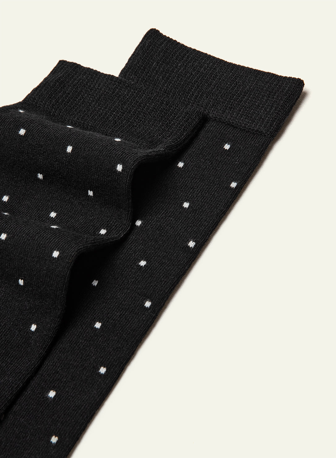 archiduchesse-pixel-blanc-chaussettes-fantaisie-mi-hautes-noires-points image 3