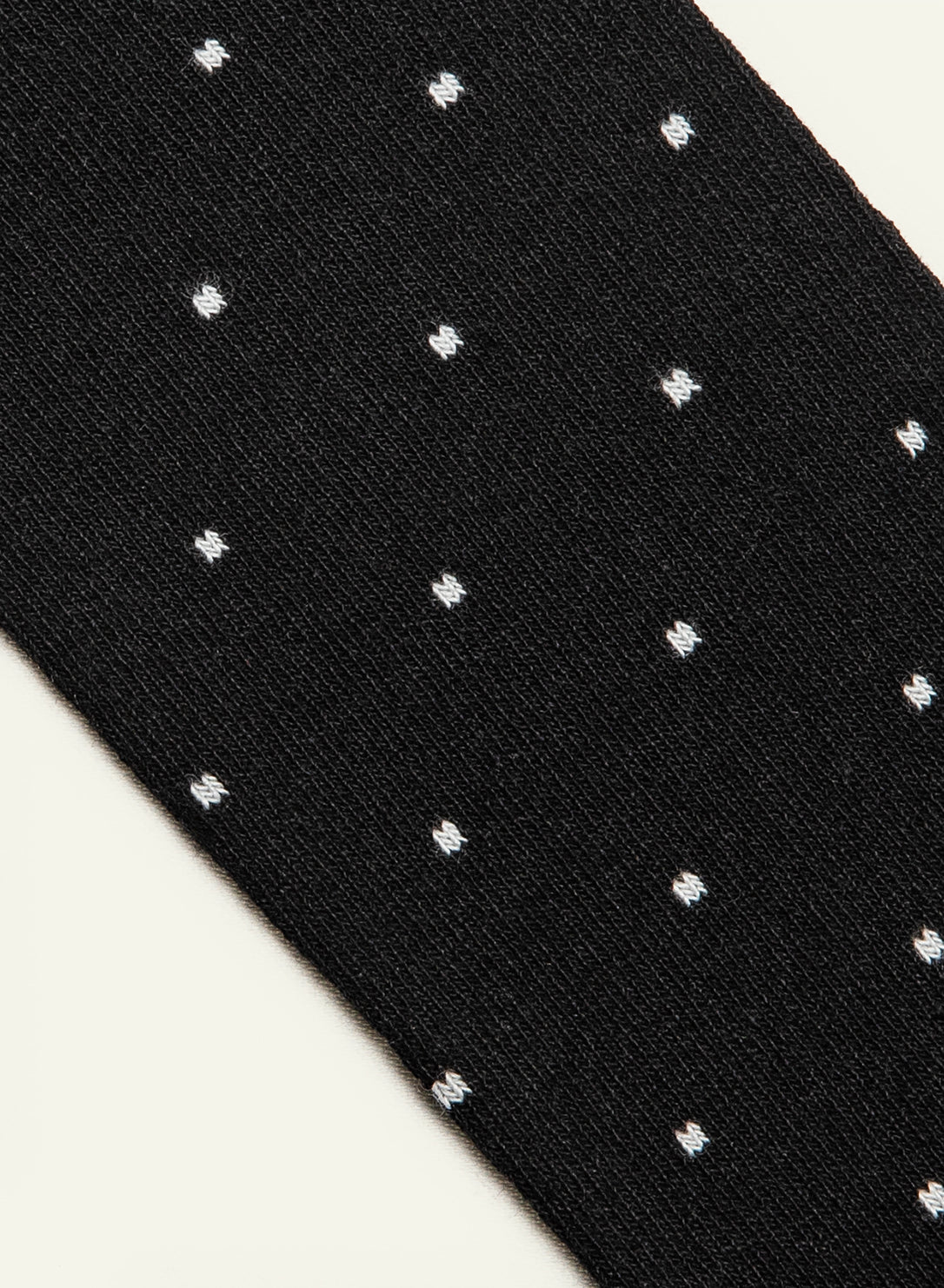 archiduchesse-pixel-blanc-chaussettes-fantaisie-mi-hautes-noires-points image 7